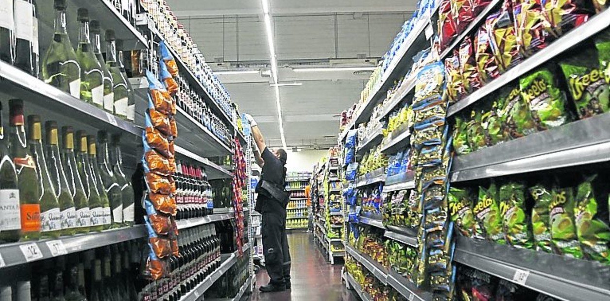 Impacto en la economía real  La escalada del dólar blue y las dudas con el fmi le meten presión a la inflación y a las importaciones  