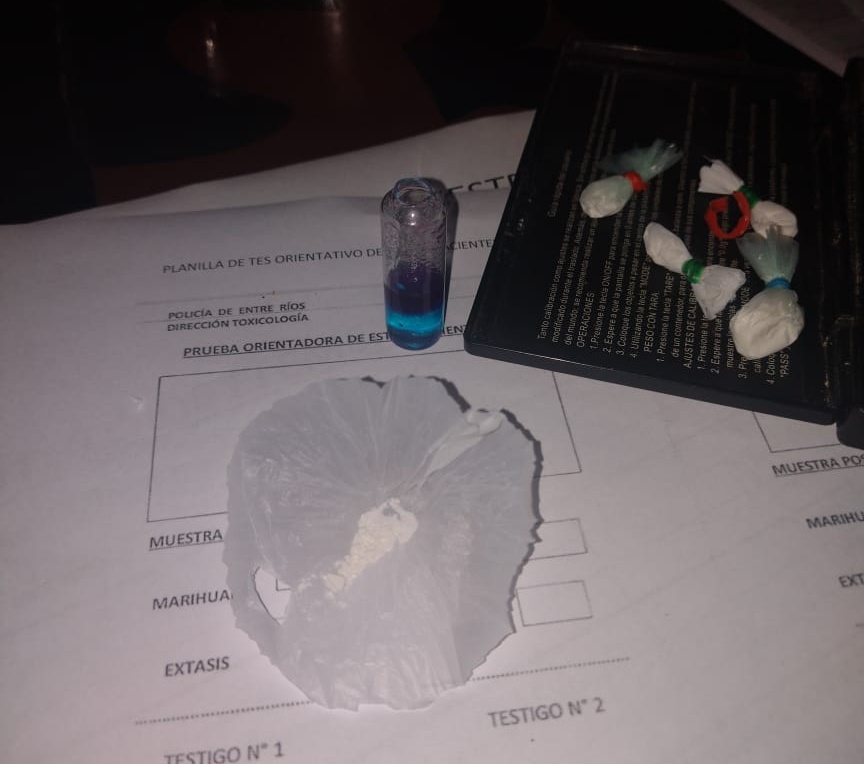 Detuvieron a un expolicía y otro sujeto por venta de drogas en La Paz