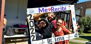 Sixto Leiva juntaba latas para vivir y se recibió de médico