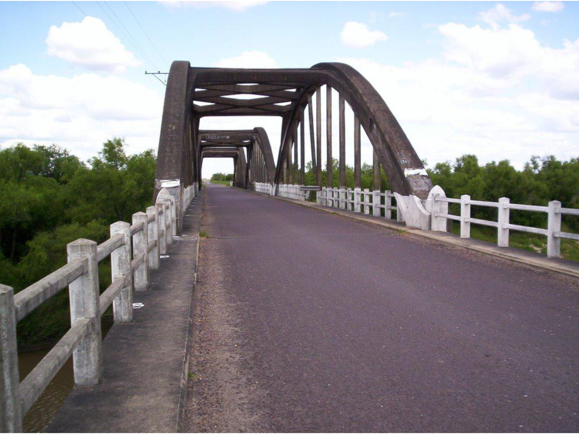 Ciclistas hospitalizados tras fuerte sobrepaso